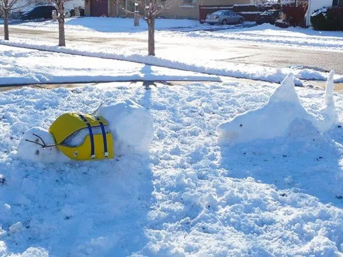92 Hilariously Creative Snowmen That Would Make Calvin And Hobbes Proud
