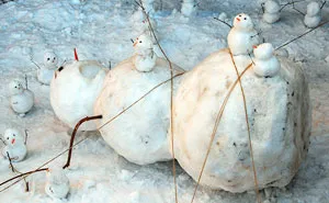 92 Hilariously Creative Snowmen That Would Make Calvin And Hobbes Proud
