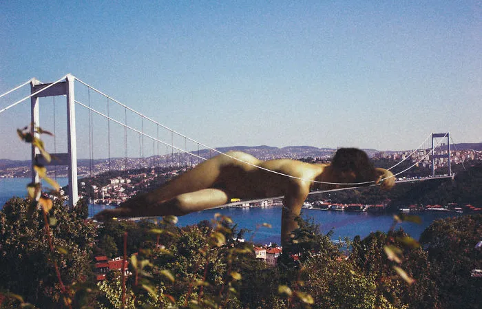 I Make Classical Paintings Travel Through The City