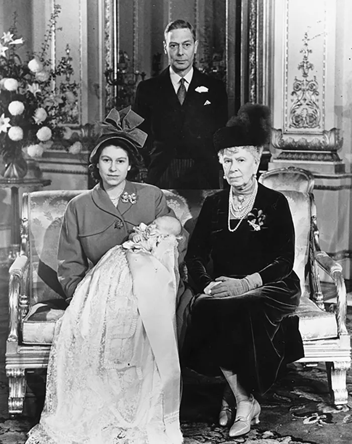 4 Generations: George Vi, His Mother Queen Mary, His Daughter Princess Elizabeth Holding Prince Charles At His Christening