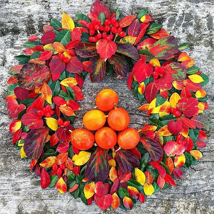 Japanese Are Going Crazy About The Fallen Leaves, Turn Them Into Art