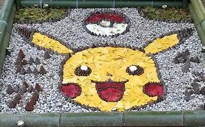 Japanese Are Going Crazy About The Fallen Leaves, Turn Them Into Art