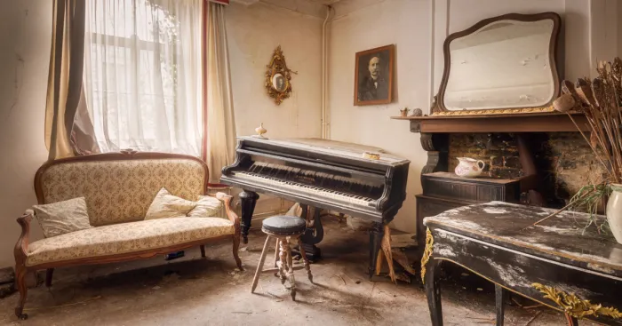 I Photographed 15 Abandoned Living Rooms In Europe