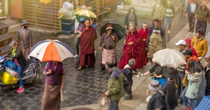 I Traveled To Tibet And Took These Pictures To Show Street Life In This Very Controversial Place