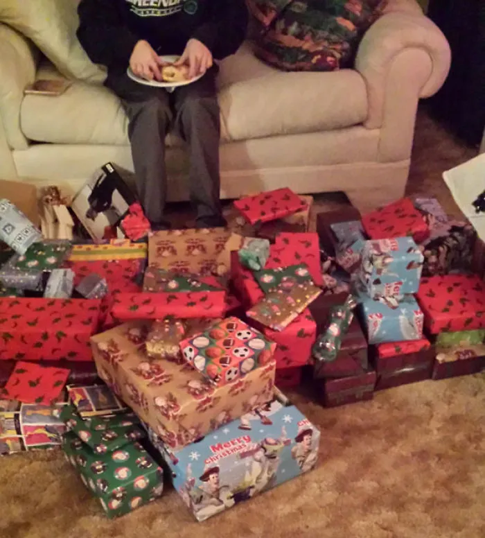 My Bro Told My Grandma, Jokingly, He Wanted 100 Things From The Dollar Store For Christmas, Grandma Doesnt Like Being Challenged