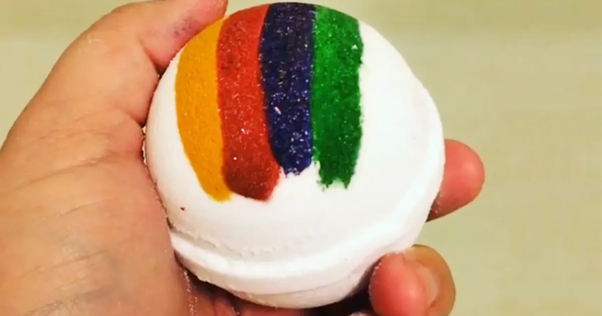 Esta bomba de baño de Harry Potter te dice a qué casa de Hogwarts perteneces cuando se disuelve