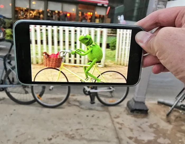 I Bring Everyday Objects To Life By Adding A Twist To Them Using My Phone (Part 2)