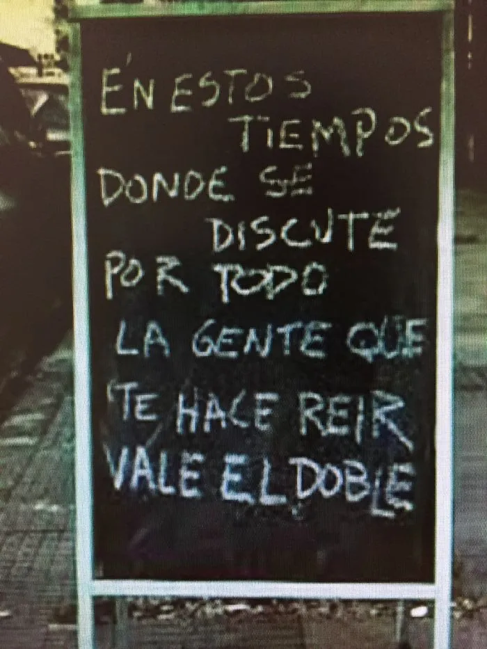A Reír, Más Que Sonreír.
