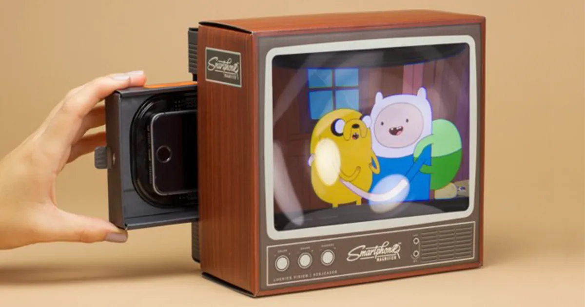 Esta lente de aumento para smartphones convierte tu móvil en una tele antigua con una pantalla de 20 cms
