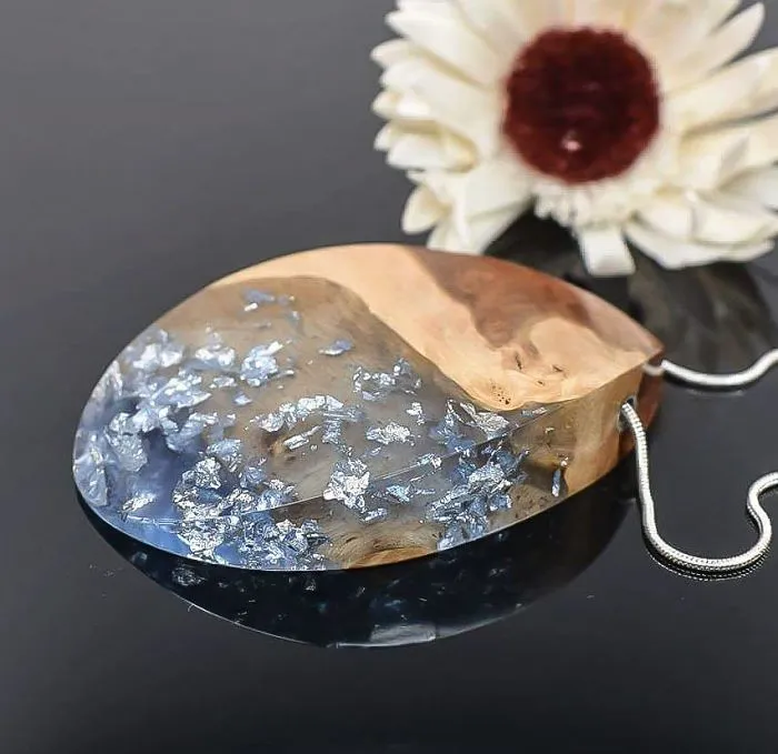 I Make Pendants That Allow You To Carry A Bit Of Nature’s Beauty With You