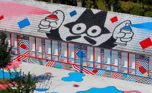 I Spent Over 400 Hours Painting This School In The Center Of Paris