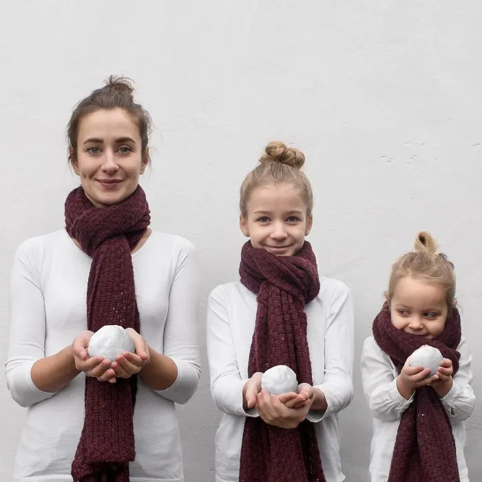 Mother Of Two Takes Adorable Photos Of Herself And Her Daughters In Matching Clothing