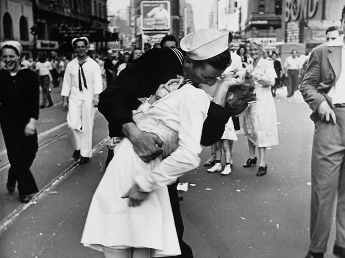 8 Iconic Street Photos That Are Relevant Today