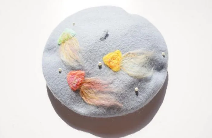 I Using Needle Felt Techniques To Make Wool Beret, Kiss Lock Pouch And Phone Cases
