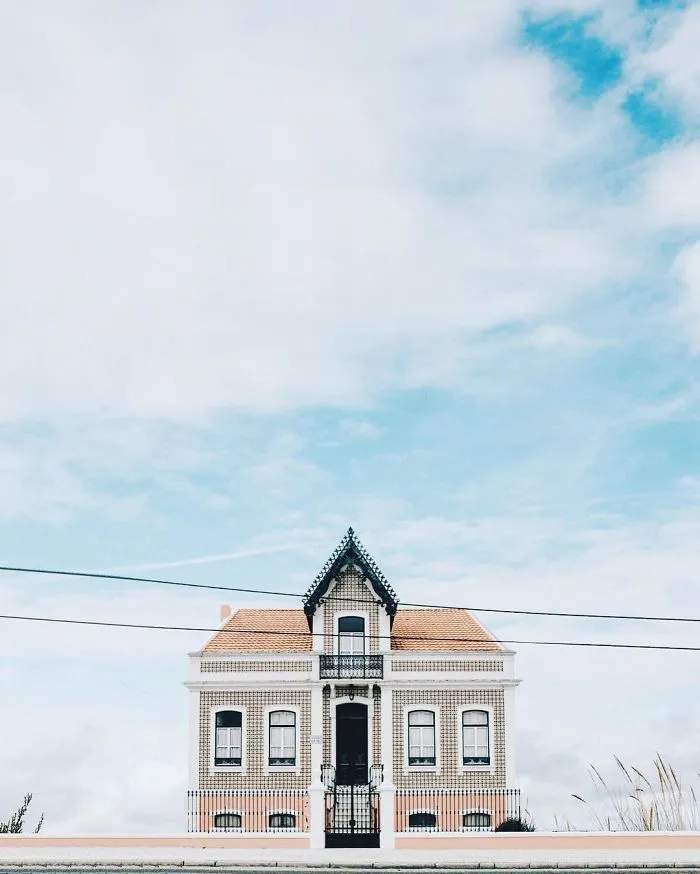My Two Years As A Hunter Of Lonely Houses