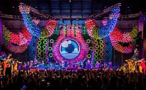 Stage Production Uses Thousands Of Colorful Inflatable Dolls To Create A Quirky Installation For The Rock Band’s Concert