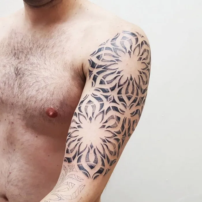 Amazonian tribal art tattoo on a man's upper arm by Brazilian artist Brian Gomes.