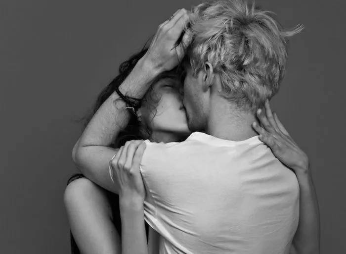 People Passionately Kissing: Can You Tell The Real Couples From Friends?