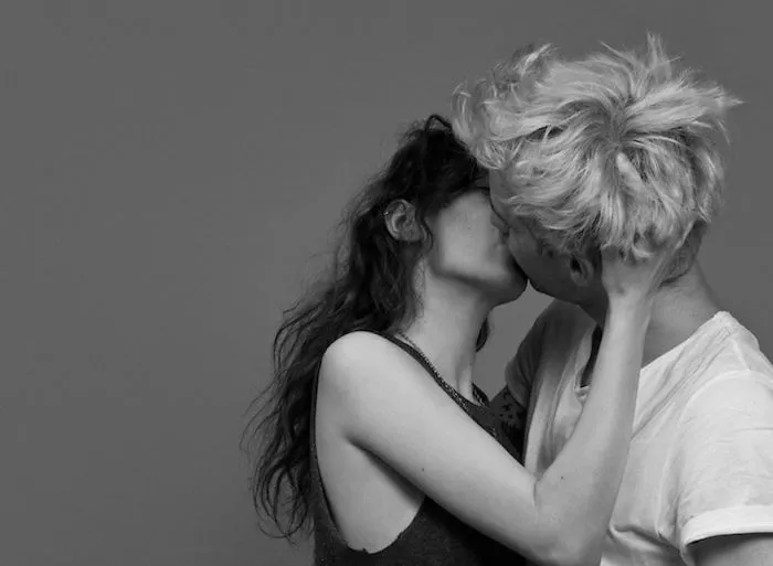 People Passionately Kissing: Can You Tell The Real Couples From Friends?