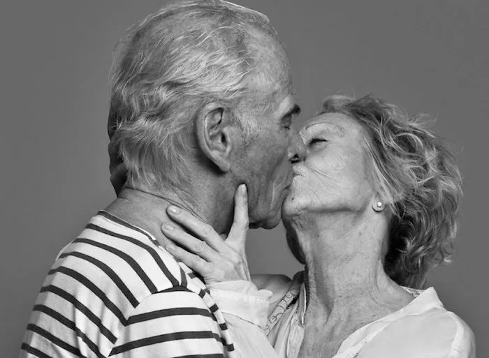 People Passionately Kissing: Can You Tell The Real Couples From Friends?