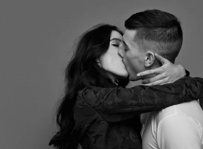 People Passionately Kissing: Can You Tell The Real Couples From Friends?
