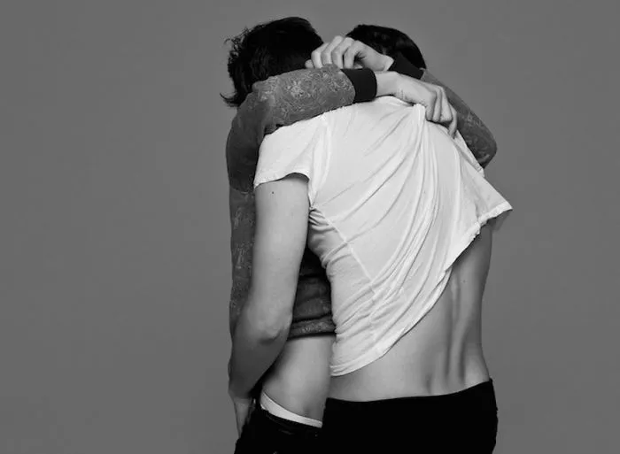People Passionately Kissing: Can You Tell The Real Couples From Friends?
