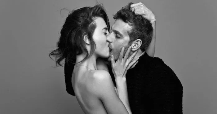 People Passionately Kissing: Can You Tell The Real Couples From Friends?