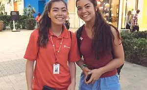 50 Strangers That Met Their Real-Life Doppelgangers