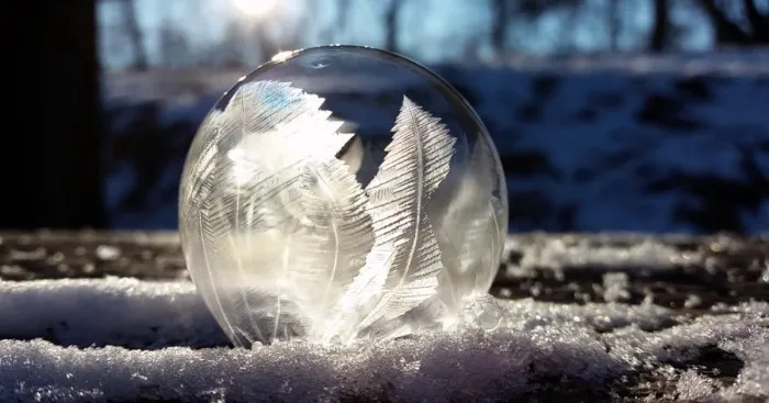 I Filmed Soap Bubble Freezing At Negative Temperature