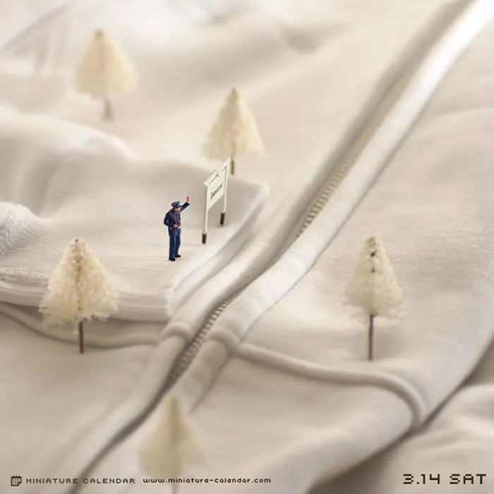246 Fun Miniature Dioramas By Japanese Artist Who's Been Creating Them Every Day For 5 Years