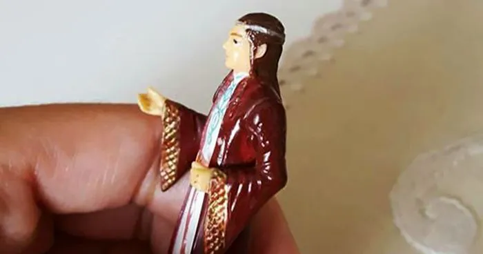 Great-Granny Has Accidentally Been Praying To Lord Of The Rings Character For Years