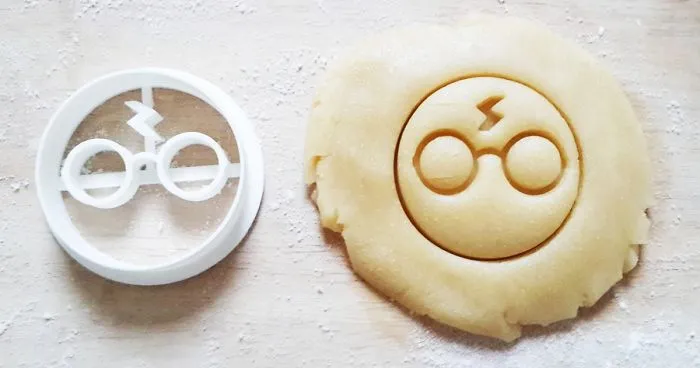 9 Magical "Harry Potter" Cookie Cutters That You Can Buy On Etsy Right Now
