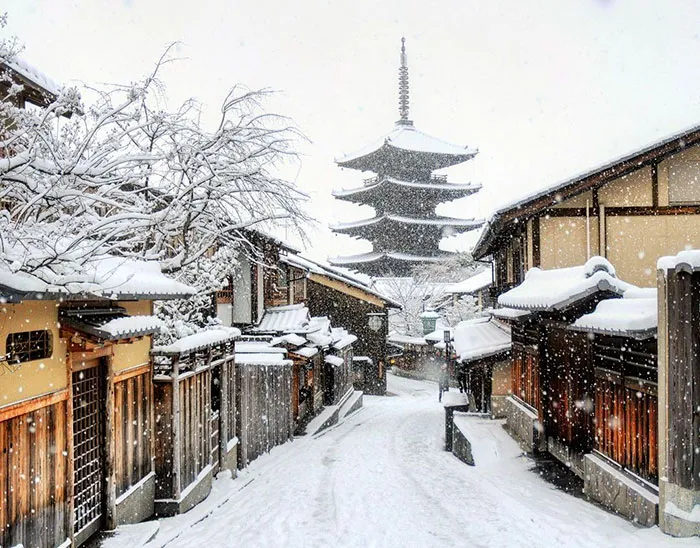 Rare Heavy Snowfall Turns Kyoto Into Winter Wonderland, And The Photos Look Absolutely Magical