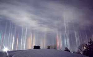 Photographer Captures Amazing Light Pillars In Northern Ontario (26 Pics)
