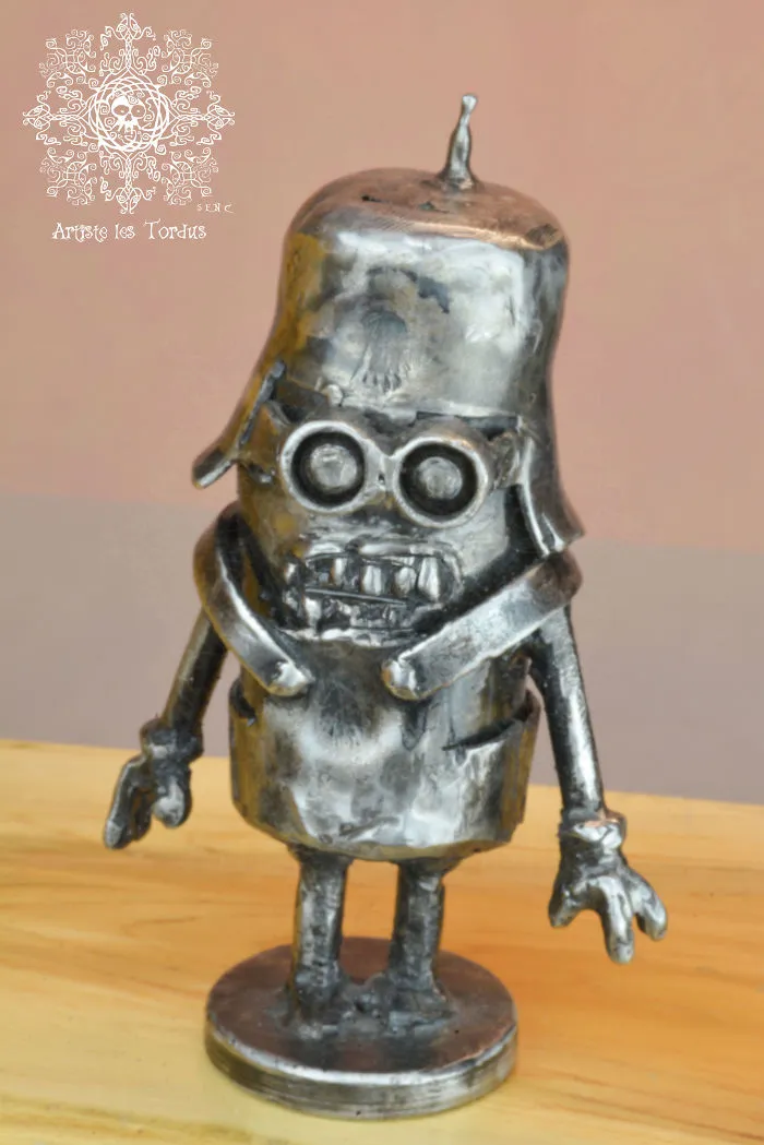 Metal Sculpture Minion Zombi