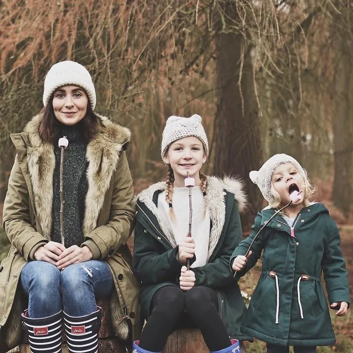 Mother Of Two Takes Adorable Photos Of Herself And Her Daughters In Matching Clothing