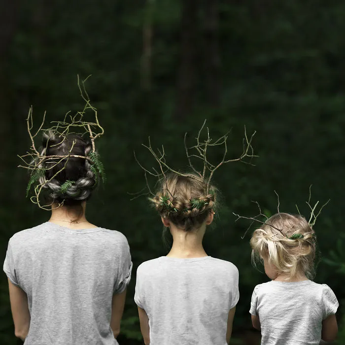 Mother Of Two Takes Adorable Photos Of Herself And Her Daughters In Matching Clothing