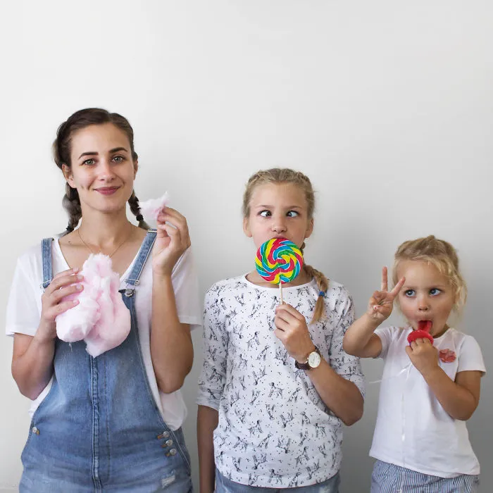Mother Of Two Takes Adorable Photos Of Herself And Her Daughters In Matching Clothing