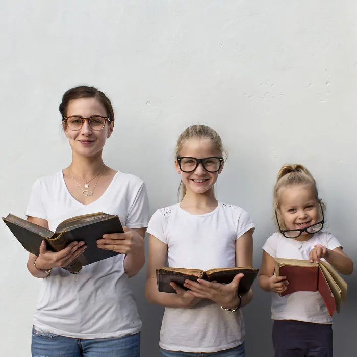 Mother Of Two Takes Adorable Photos Of Herself And Her Daughters In Matching Clothing