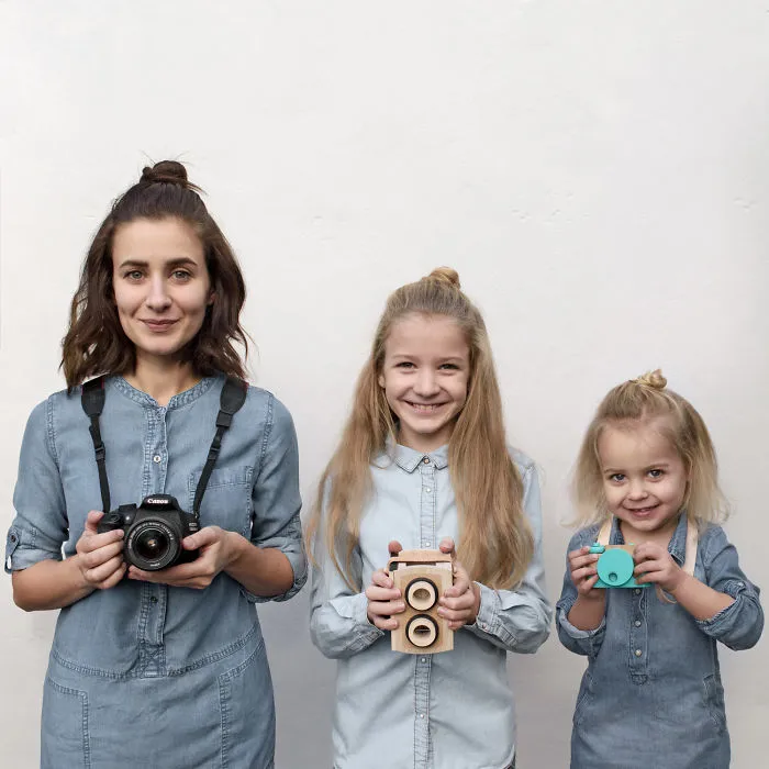 Mother Of Two Takes Adorable Photos Of Herself And Her Daughters In Matching Clothing