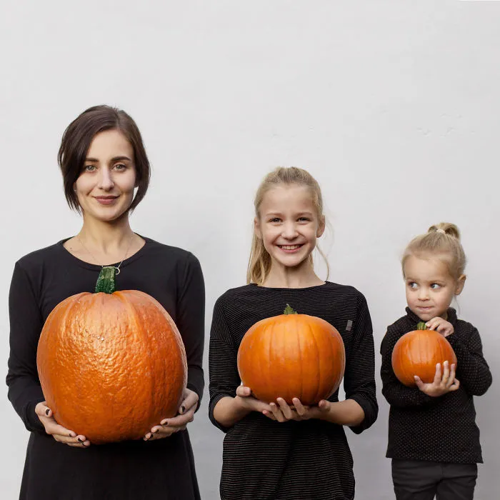 Mother Of Two Takes Adorable Photos Of Herself And Her Daughters In Matching Clothing