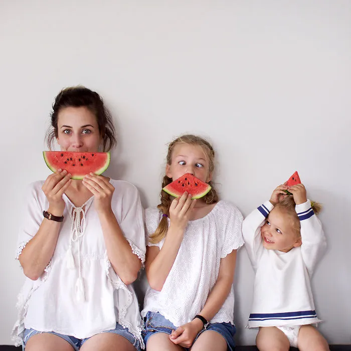 Mother Of Two Takes Adorable Photos Of Herself And Her Daughters In Matching Clothing