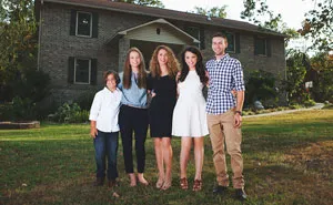 Mother Of Four Builds House All By Herself Using Just Youtube Tutorials, But There’s More To It Than That