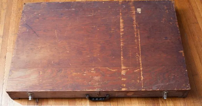 Man Finds A Mystery Box In Dumpster, And What He Saw Inside Still Hasn’t Been Explained