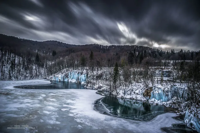 I Photographed The World Of A Thousand Frozen Waterfalls In Plitvice Lakes, Croatia