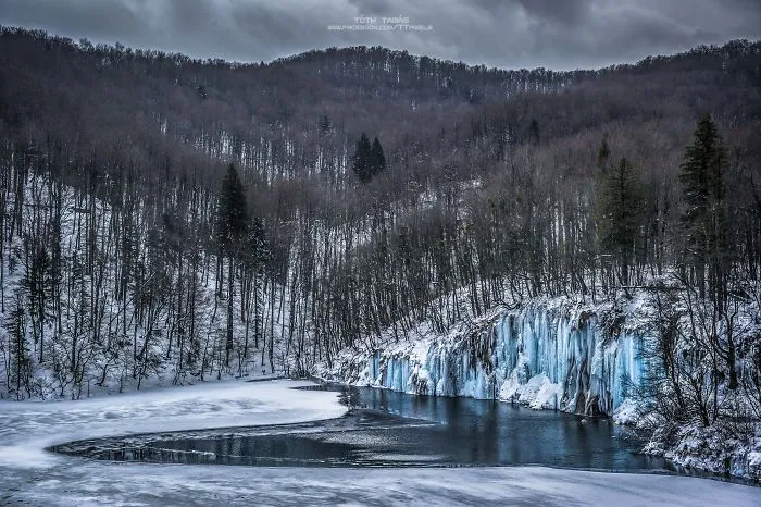 I Photographed The World Of A Thousand Frozen Waterfalls In Plitvice Lakes, Croatia