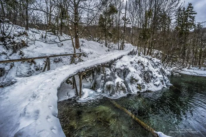 I Photographed The World Of A Thousand Frozen Waterfalls In Plitvice Lakes, Croatia