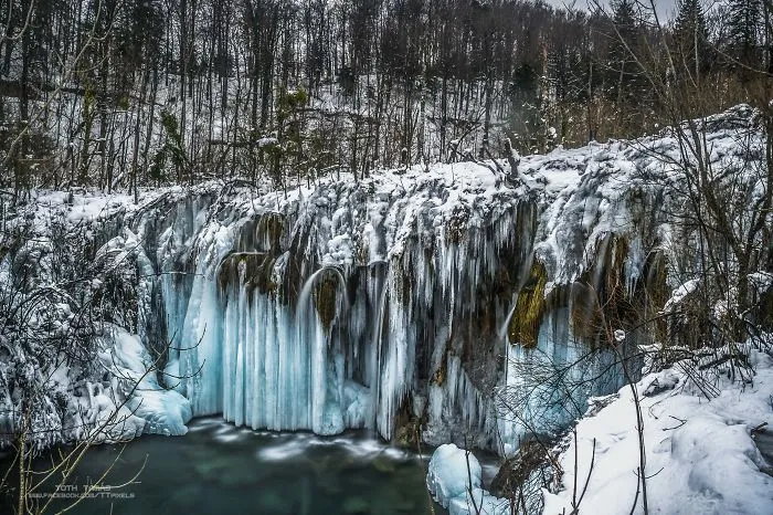 I Photographed The World Of A Thousand Frozen Waterfalls In Plitvice Lakes, Croatia