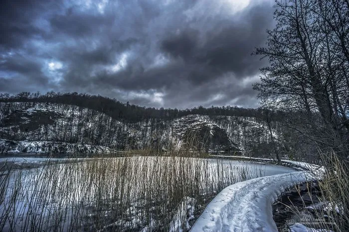 I Photographed The World Of A Thousand Frozen Waterfalls In Plitvice Lakes, Croatia