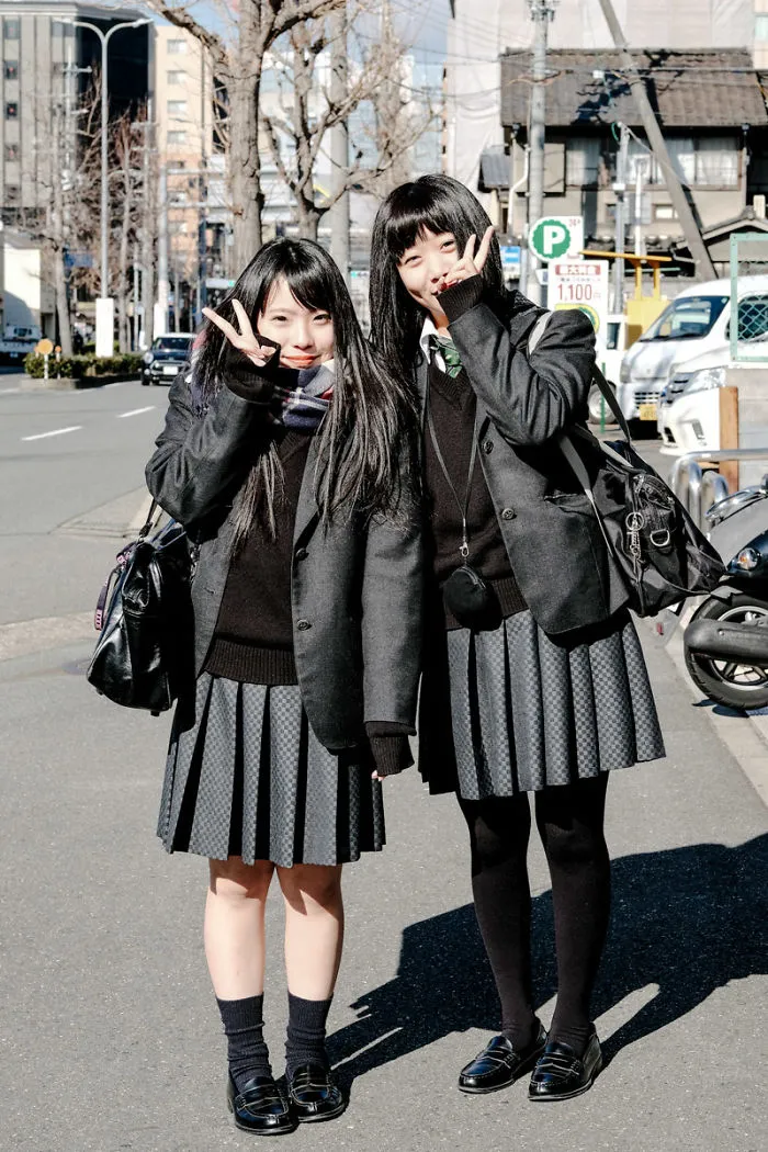 Japanese Schoolgirls Say Hi!